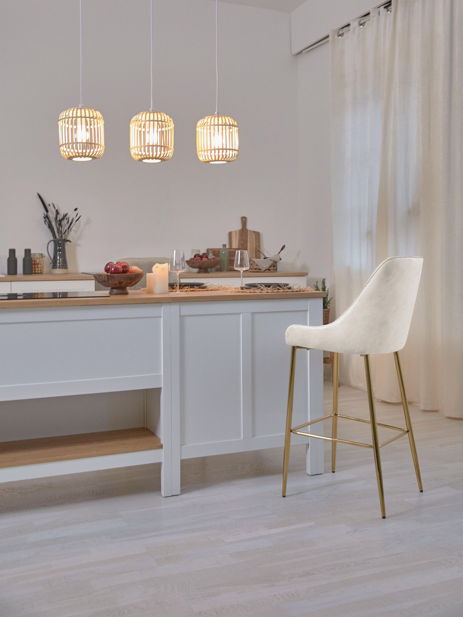 Bar chair with white cushion and gold finish